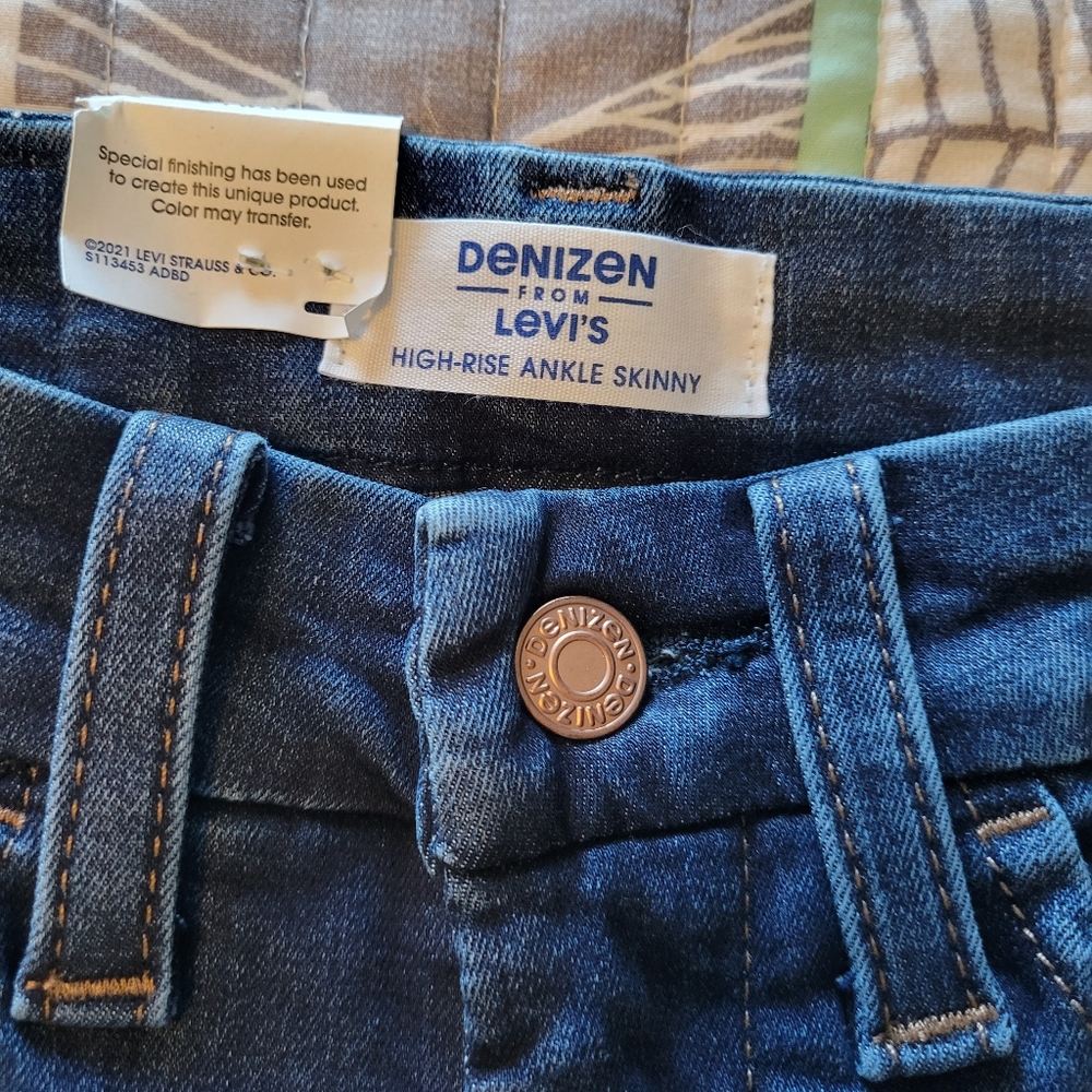 NWT Denizen Levi's High Rise Women Jeans - Dark Blue - Picture 3 of 5
